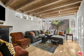 2377 N Beverly Glen Blvd in Los Angeles, CA - Building Photo - Building Photo