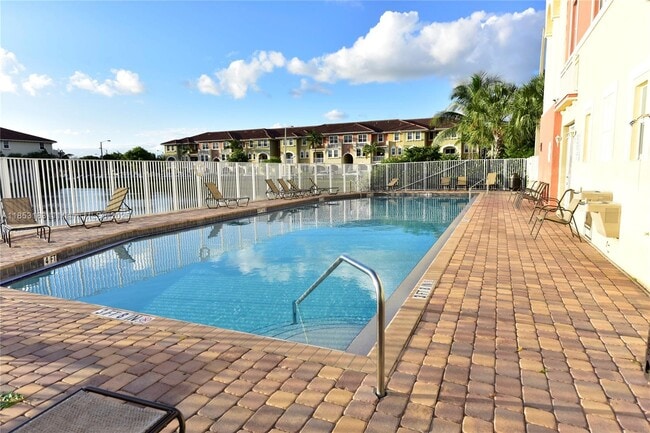 10850 NW 89th Terrace in Doral, FL - Building Photo - Building Photo
