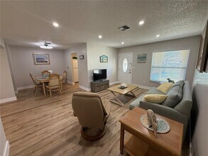 9831 87th St N in Seminole, FL - Building Photo - Building Photo