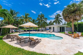 1090 NE 84th St in Miami, FL - Building Photo - Building Photo