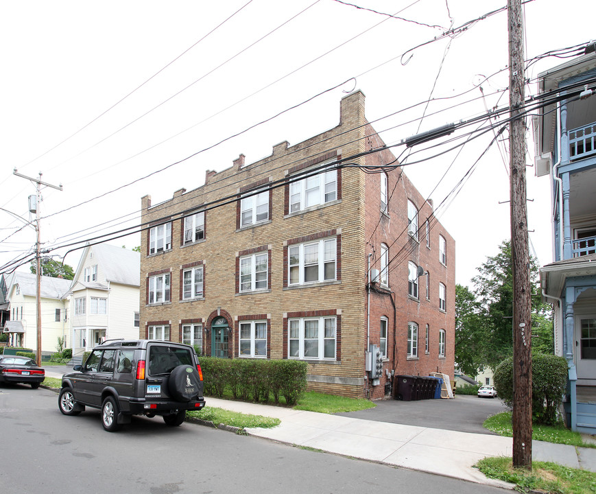 86 Winthrop St in New Britain, CT - Building Photo