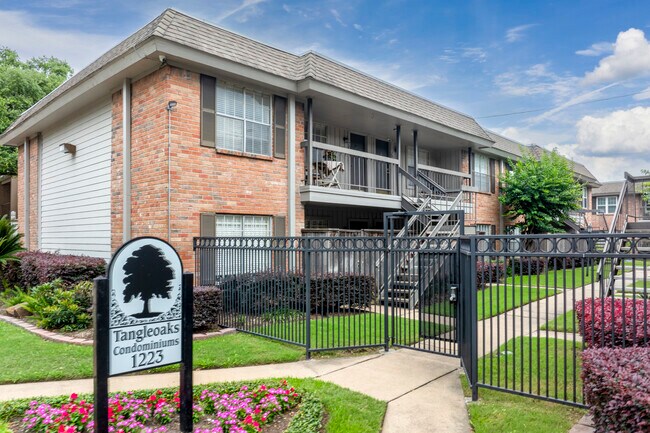 Tangleoaks Condominiums