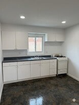 629 Wellwood Ave in Lindenhurst, NY - Building Photo