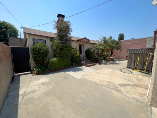 16529 Normandie Ave in Gardena, CA - Foto de edificio - Building Photo
