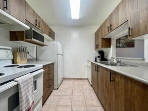 1010 Howe St in Vancouver, BC - Building Photo - Building Photo