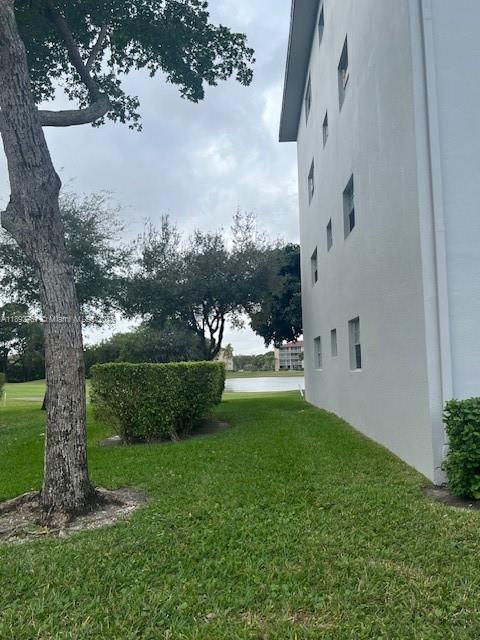 300 SW 134th Way in Pembroke Pines, FL - Foto de edificio - Building Photo