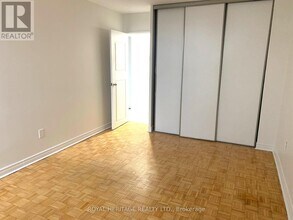 1 Massey Square in Toronto, ON - Building Photo - Building Photo