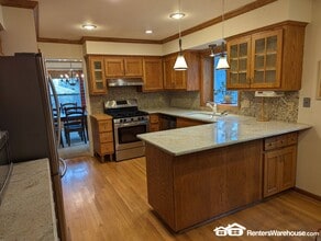 8861 Greenhill Ln in Greendale, WI - Building Photo - Building Photo