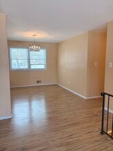 910 Logwood Rd in Capitol Heights, MD - Foto de edificio - Building Photo