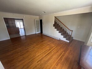 5809 E Wardlow Rd-Unit -5809 in Long Beach, CA - Building Photo - Building Photo