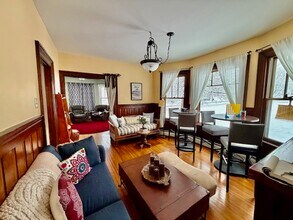 10 Pine Point Rd, Unit Apt 1 in Scarborough, ME - Foto de edificio - Building Photo