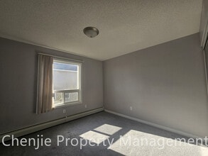 7331 Terwillegar Dr S NW in Edmonton, AB - Building Photo - Building Photo