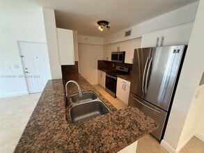 15460 SW 284th St in Homestead, FL - Foto de edificio - Building Photo