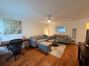 Laurel Grove Terrace in Valley Village, CA - Building Photo - Building Photo