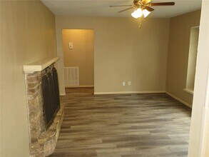 307 Hill St in Willis, TX - Building Photo - Building Photo