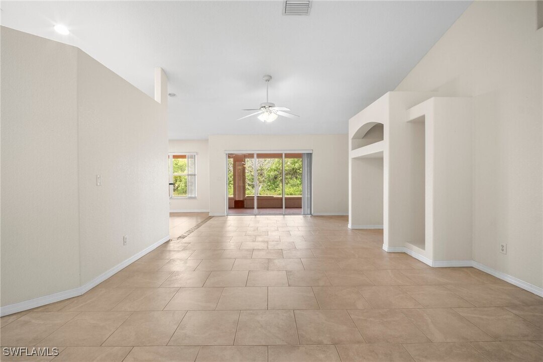 188 Ingram Blvd in Rotonda West, FL - Foto de edificio