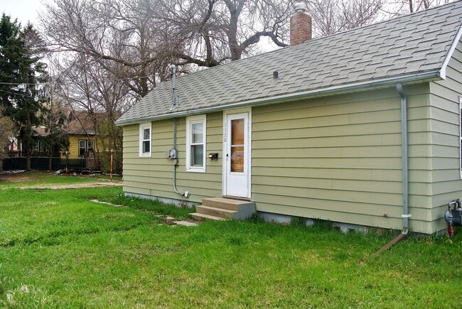 1120 6th Ave NE in Minot, ND - Building Photo - Building Photo