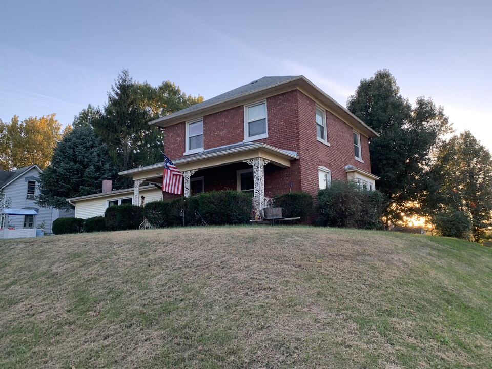 1001 S 4th St in Atchison, KS - Building Photo