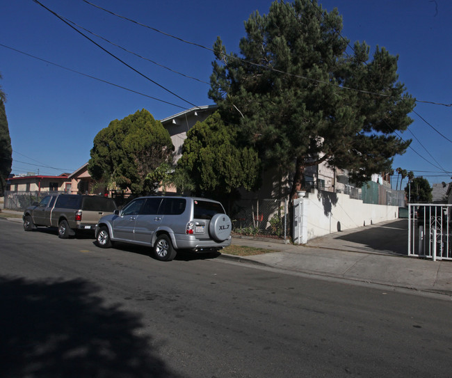 1174 Mariposa Ave in Los Angeles, CA - Building Photo - Building Photo