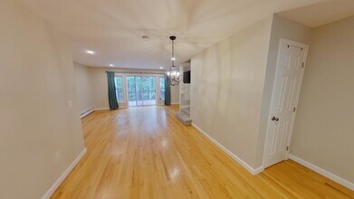 1465 Hooksett Rd in Hooksett, NH - Building Photo - Building Photo