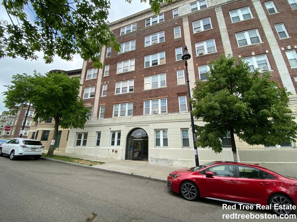 1691 Commonwealth Ave, Unit 22 in Boston, MA - Foto de edificio
