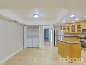 1751 Shady Leaf Dr in Valrico, FL - Building Photo - Building Photo