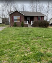 440 Terrier Way in Clarksville, TN - Building Photo