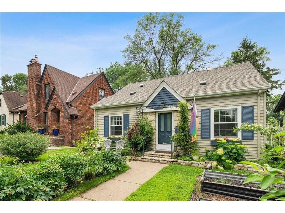5112 10th Ave S in Minneapolis, MN - Building Photo
