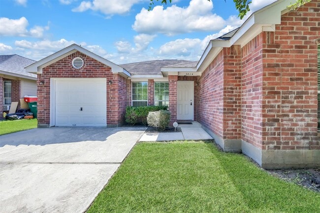 2214 Shady Tree Ln in Conroe, TX - Building Photo - Building Photo