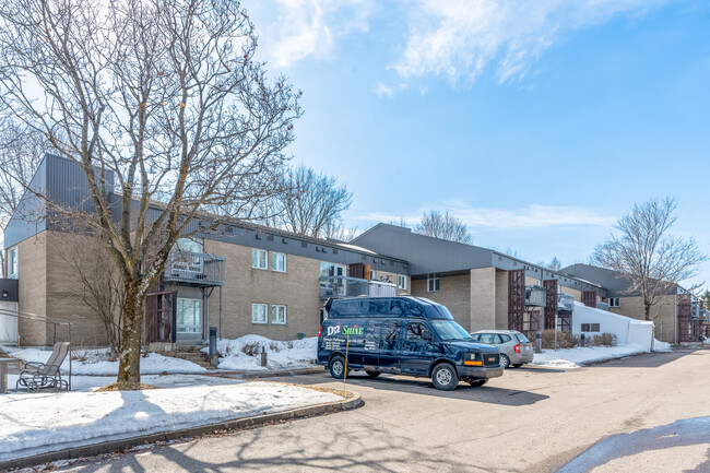 3208 Joseph-Hudon Av