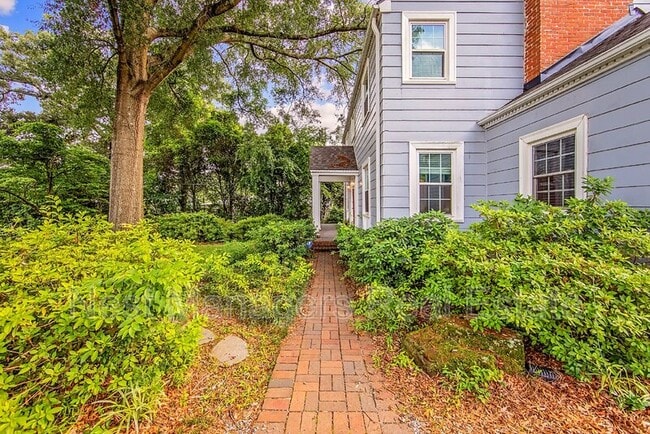 220 Bradford Ave in Fayetteville, NC - Building Photo - Building Photo