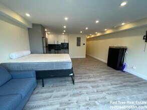 1028a Commonwealth Ave, Unit 305 in Boston, MA - Foto de edificio - Building Photo