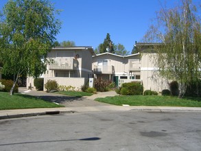 655 Reseda Dr in Sunnyvale, CA - Building Photo - Building Photo