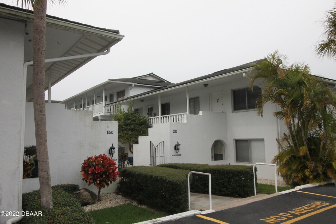 405 N Halifax Ave in Daytona Beach, FL - Building Photo