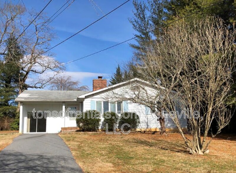 30 Persimmon Ln in Asheville, NC - Building Photo
