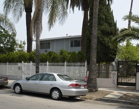 1422 N Serrano Ave in Los Angeles, CA - Building Photo - Building Photo