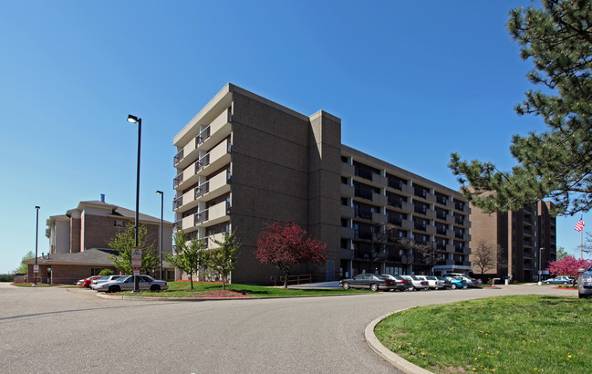 Mayfield Manor in Canton, OH - Building Photo - Building Photo