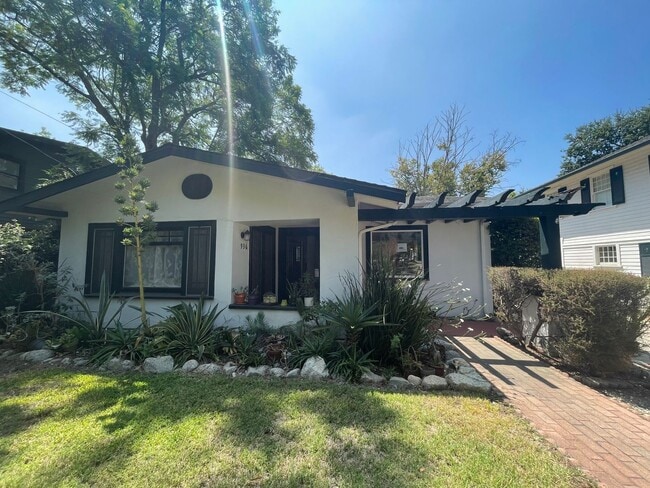 property at 936 E Elizabeth St