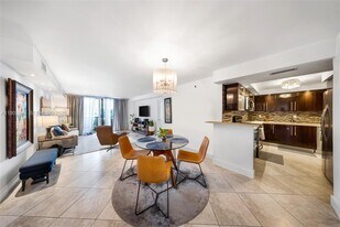 6039 Collins Ave in Miami Beach, FL - Building Photo