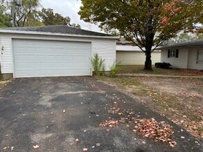 1325 Crystal Ct in Waupaca, WI - Building Photo - Building Photo