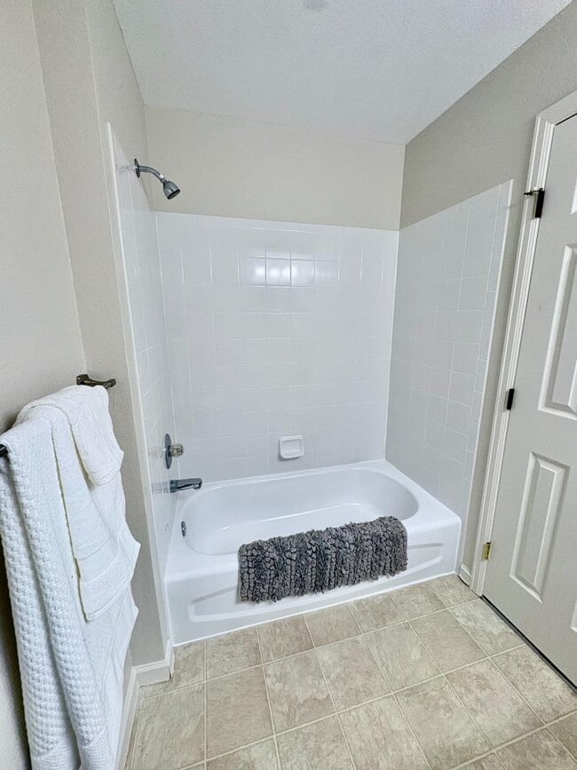 13085 W Cedar Dr in Lakewood, CO - Building Photo - Building Photo