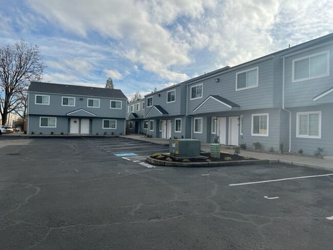 200 Cheryl Ln in Phoenix, OR - Building Photo - Building Photo