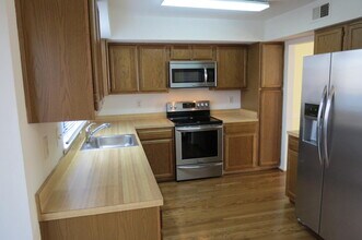 2208 Wimbledon Cir in Silver Spring, MD - Building Photo - Building Photo