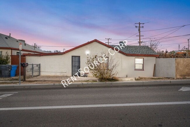 property at 1040-1042 Flora St