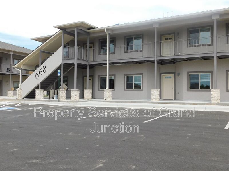 668 Brookwillow Dr in Grand Junction, CO - Building Photo