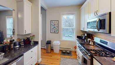 113 Heath St in Somerville, MA - Foto de edificio - Building Photo