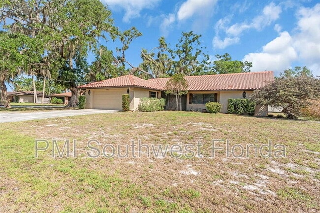 7365 S Leewynn Dr in Sarasota, FL - Building Photo - Building Photo