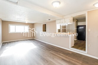 10008 E 78 Terrace in Raytown, MO - Building Photo - Building Photo