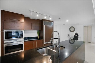 475 Brickell Ave in Miami, FL - Building Photo - Building Photo