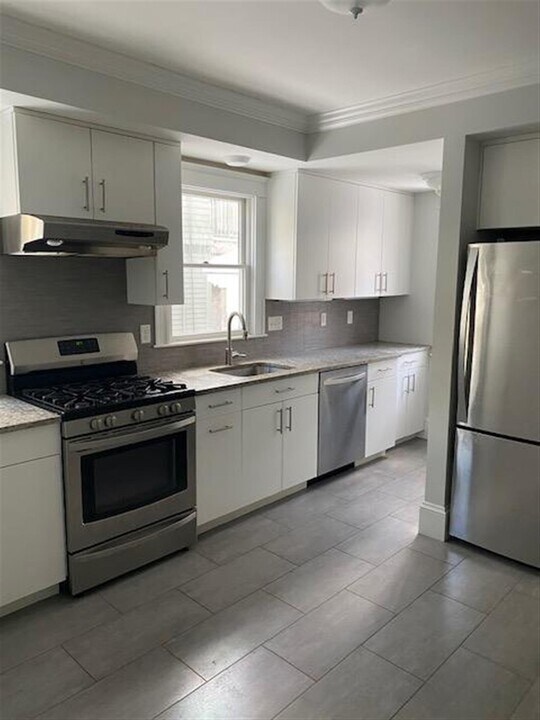 92 Powder House Blvd in Somerville, MA - Building Photo